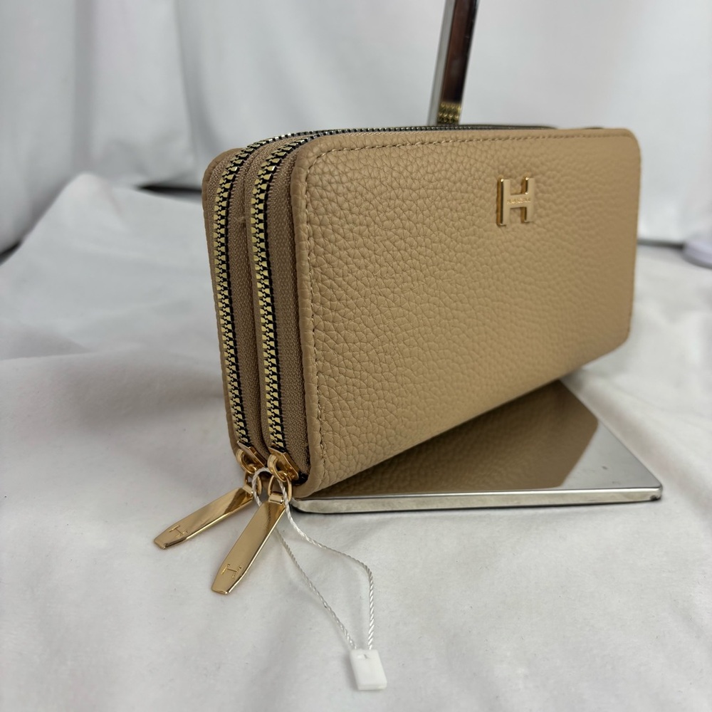 HALSTON Double Zip-around Wallet Beige Pebbled Gold Logo NWT $58 - Picture 2 of 12